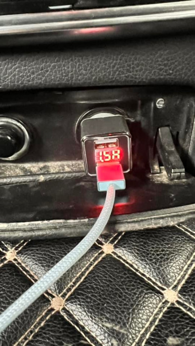 Sạc xe hơi oto hãng Jedel CQ-125S 2 cổng USB có màn hình led