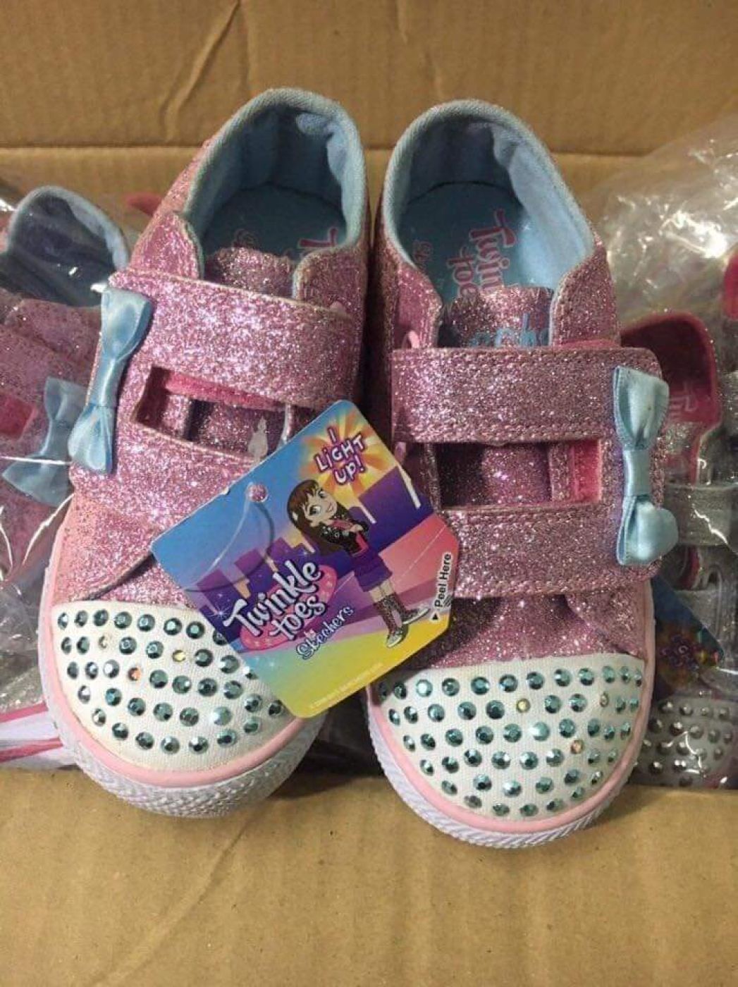 Giày Skechers cho bé gái xả hàng ( hàng fake )