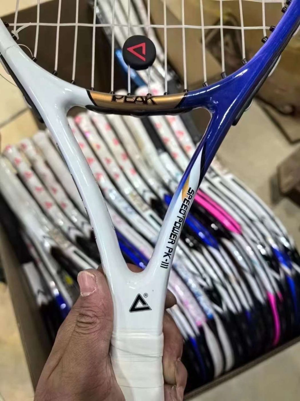 Vợt Tennis chính hãng PEAK , thân Carbon , nhẹ 280gram , - hàng trưng bày.