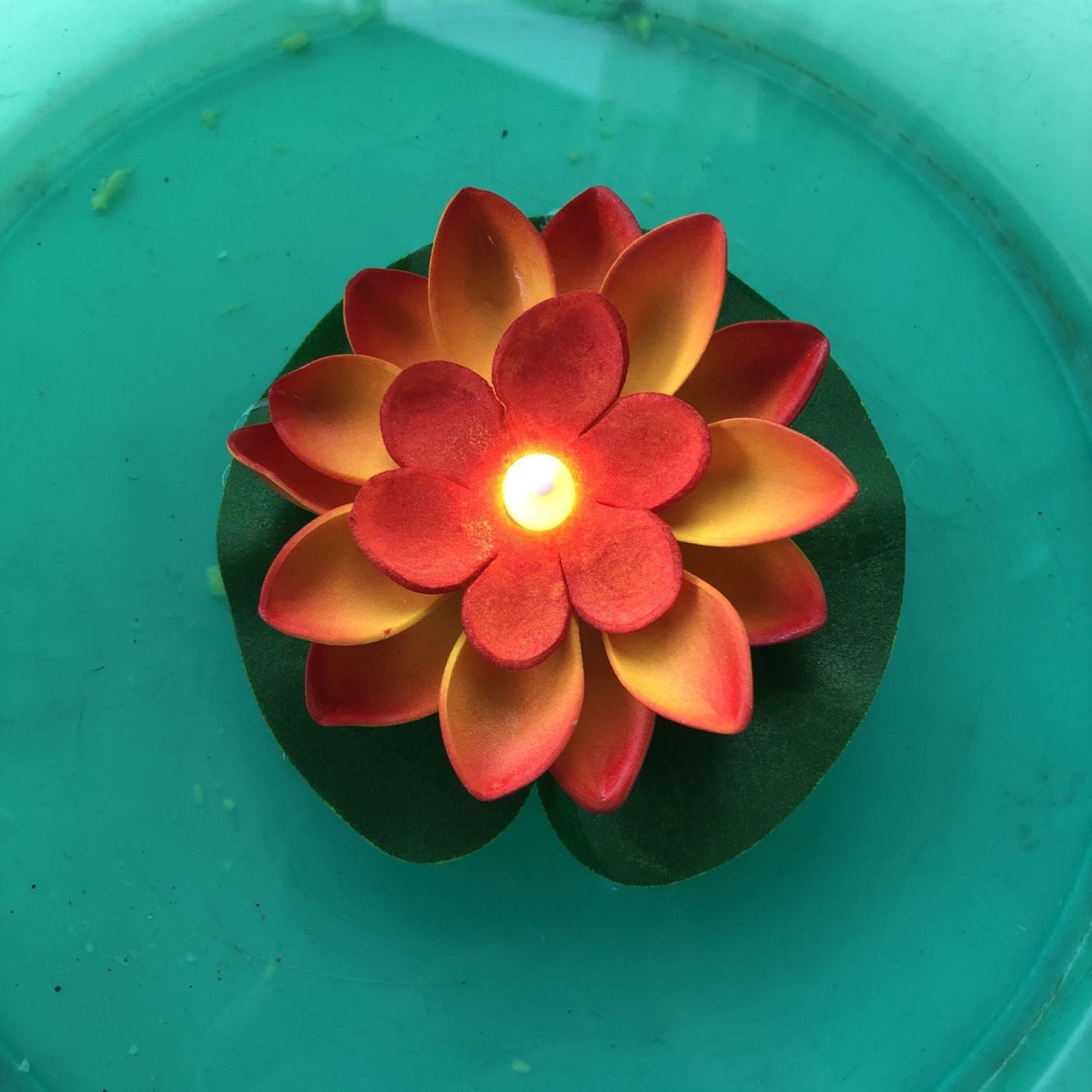 Đèn hoa đăng hình bông hoa sen chạy pin