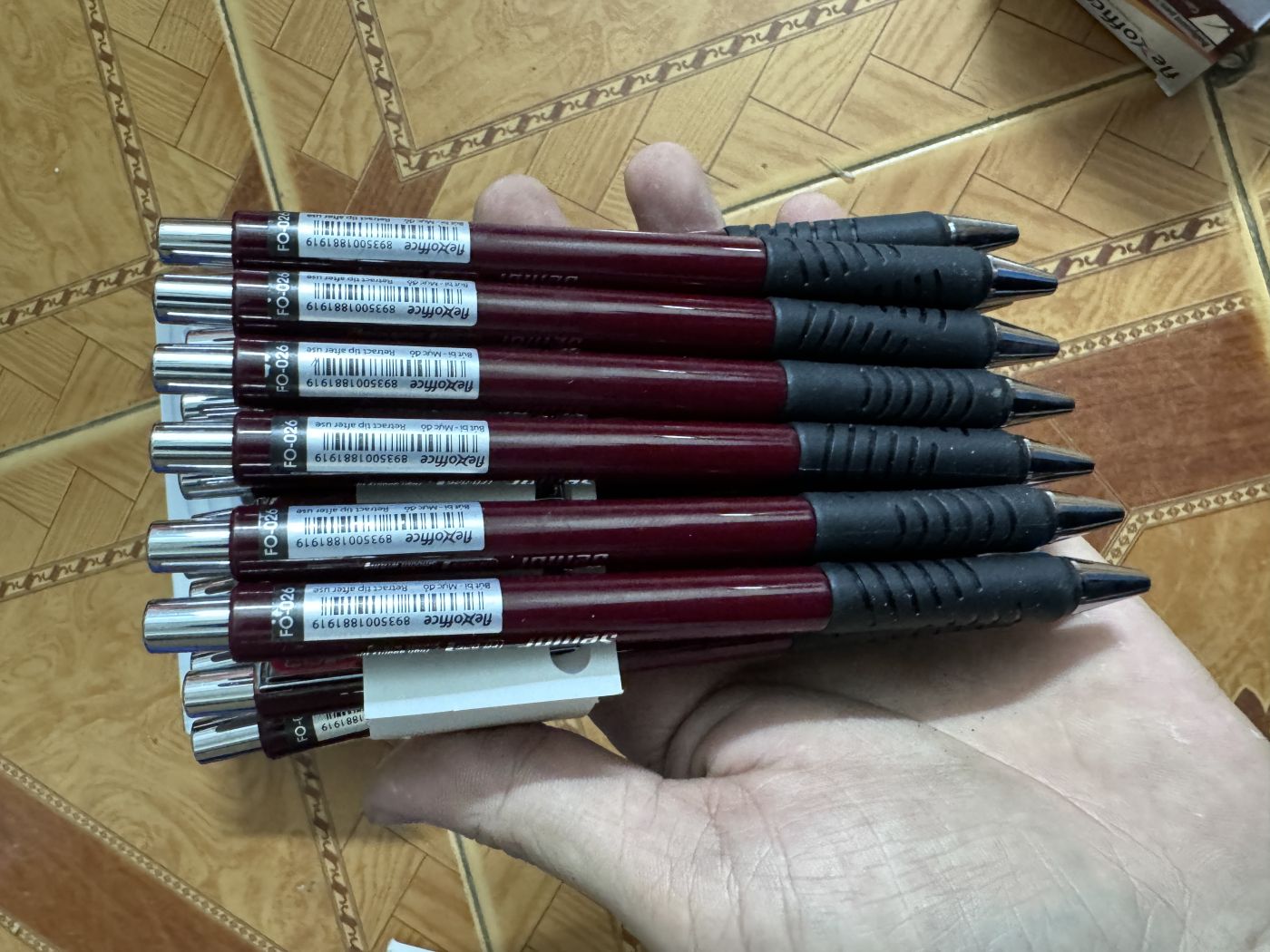 Hộp 20 Bút Bi Thiên Long Flexoffice FO-026 0.7mm Màu đỏ